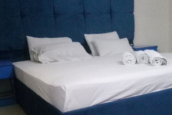 Deluxe Double Room, 1 King Bed | Laptop workspace, soundproofing, free WiFi