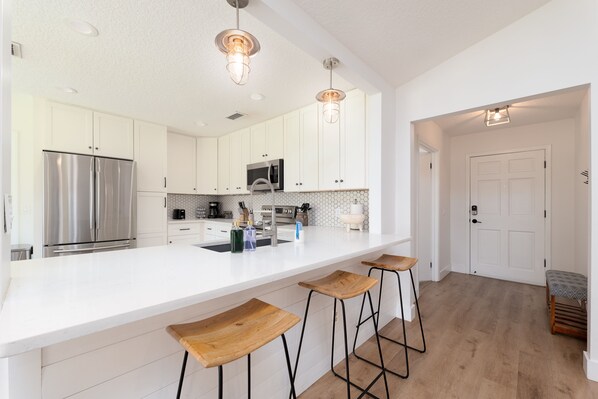 Private kitchen - Be A Nomad | Spacious 4 BR Close to Mayo & Beaches (Jacksonville)