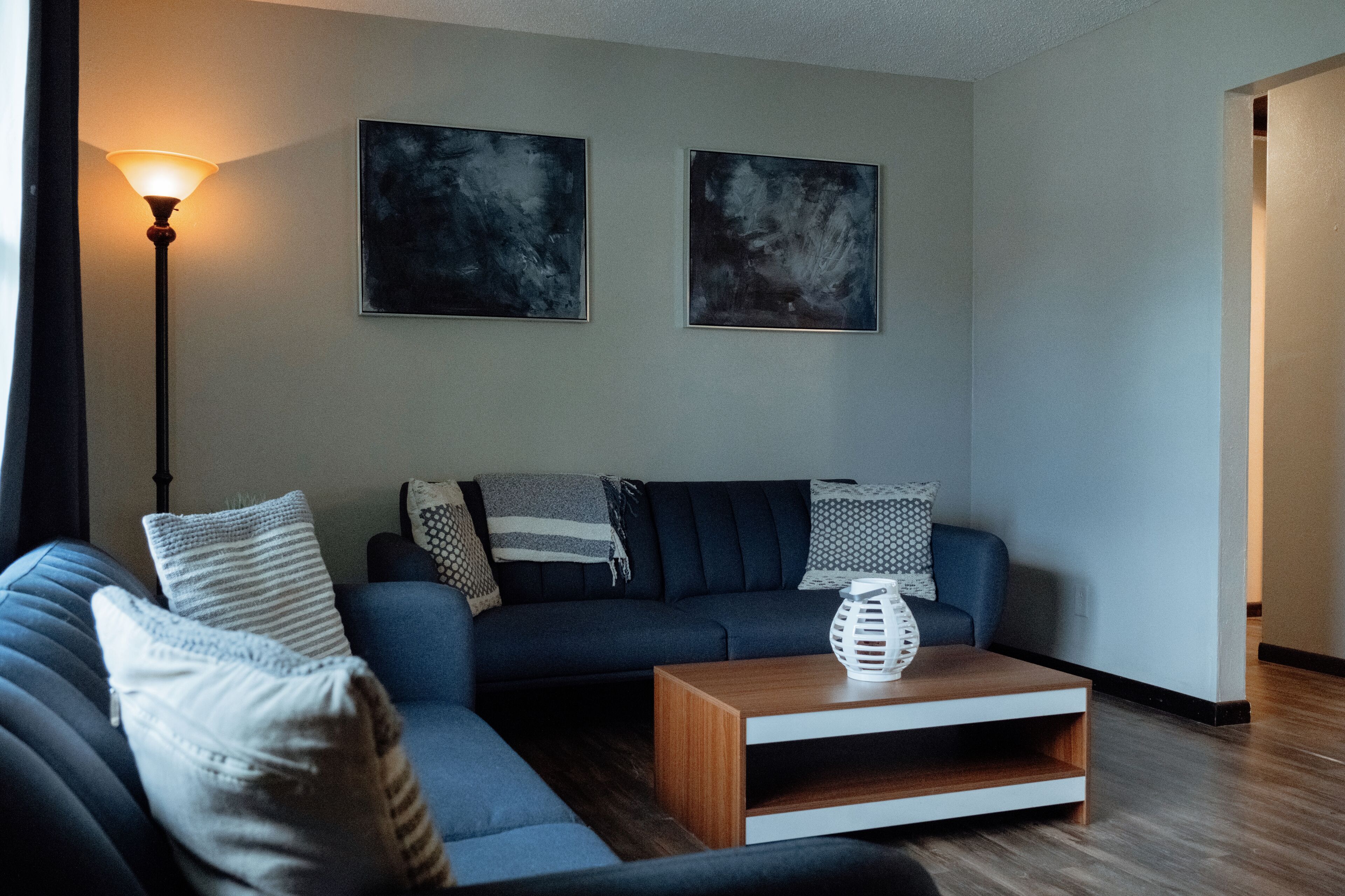 Charming 2-bedroom apartment in lovely La Crosse, centrally located 