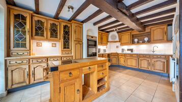 Fridge, microwave, oven, coffee/tea maker