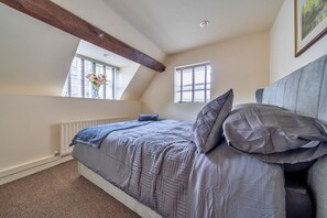 4 slaapkamers, een strijkplank/strijkijzer, gratis wifi, beddengoed