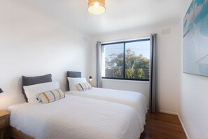 3 bedrooms, desk, iron/ironing board, WiFi