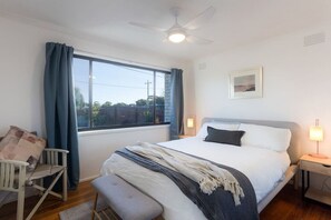 3 bedrooms, desk, iron/ironing board, WiFi