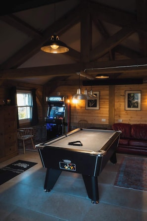 Games room - Essitone: Cinema Room, Games Room, Gym & More! (Ashton Keynes)