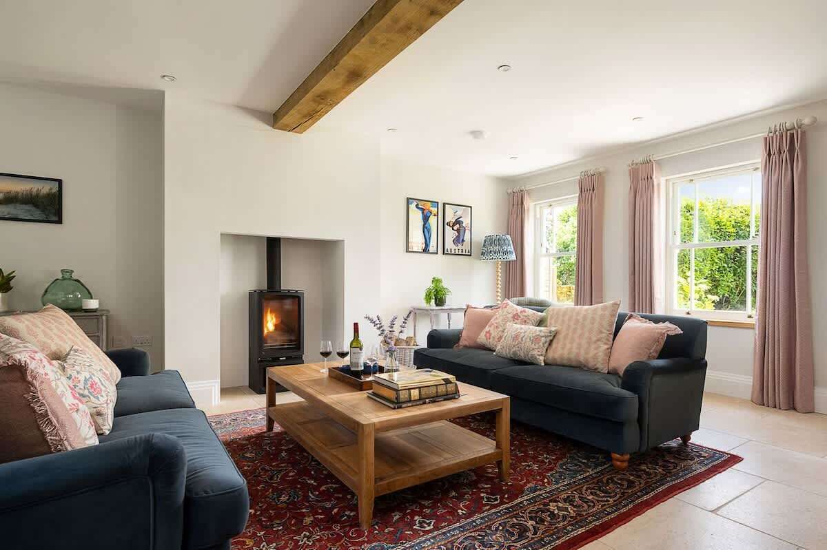 Fernseher, Kamin, Arbeitsbereiche