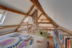 1 bedroom, desk, iron/ironing board, WiFi - Wedgewood Barn | Cotswolds Holiday Let | 1 Bed & Sleeps 2 (Long Compton)