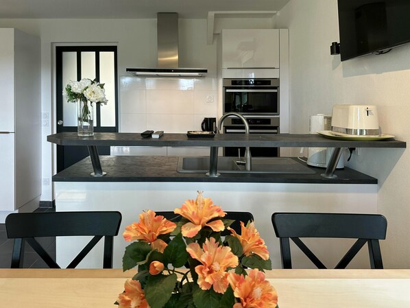 Fridge, microwave, dishwasher, coffee/tea maker