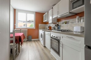 Fridge, microwave, dishwasher, coffee/tea maker