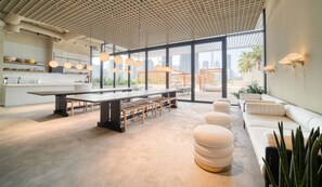 Apartment | 1 bedroom - Urban 1BR w Balcony in Business Bay (Dubai)