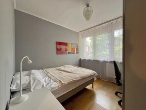 2 Schlafzimmer, Bügeleisen/Bügelbrett