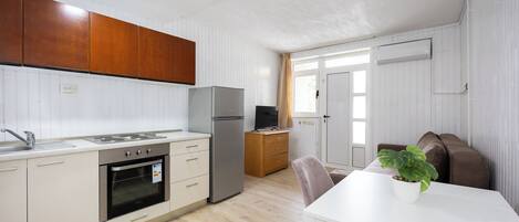 Apartment | Private kitchen | Fridge, oven, stovetop, electric kettle
