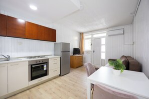 Private kitchen - Villa Vinovo 1 Bedroom Apartment (Kastela)