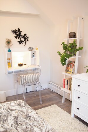 Spa - Sunny Spot with Private Parking. (South Portland)
