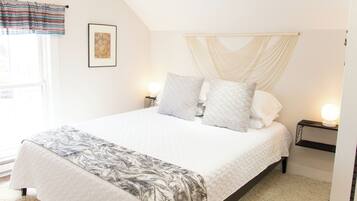 1 bedroom, desk, internet, bed sheets