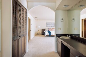 4 chambres, fer et planche à repasser, Wi-Fi, draps fournis