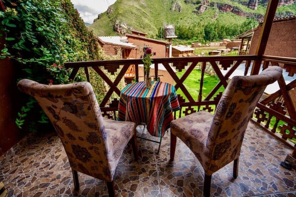 Outdoor dining - Blue Lotus Chamomile with Mountain view and Balcony (Cusco)