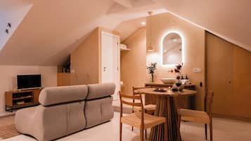 全景开间, 1 张大床, 露台, 城市景观 | 起居区