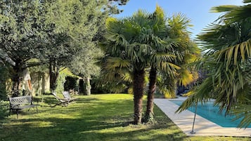 Piscina all'aperto, una piscina riscaldata