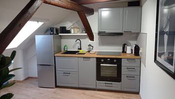 Mikrowelle, Ofen, Herdplatte, Geschirrspüler