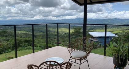 Villa Vista: Encanto y Vista Espectacular en Miravalles de Perez Zeledon