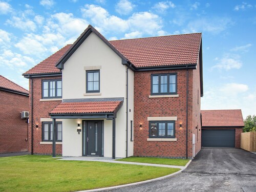 5 bedroom accommodation in Bridlington