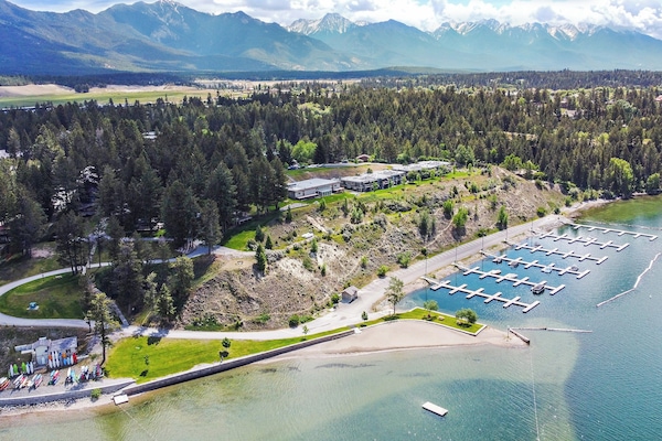 Lake Front Resort | Private Beach | Boat Slips | Indoor Pool | Concerts in park