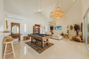 Games room - 2 Min to Palm Beach, Billiard, Hot Tub, 8 sleeps (Noord)