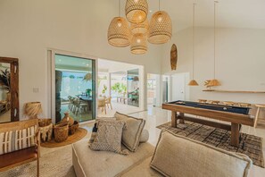 Smart TV, video games, ping pong, books - 2 Min to Palm Beach, Billiard, Hot Tub, 8 sleeps (Noord)