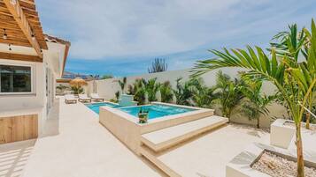 حمّام سباحة خارجي