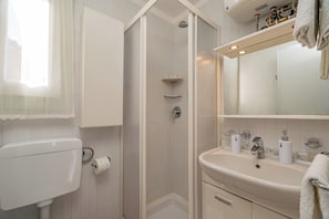 Apartment, Balcony | Bathroom