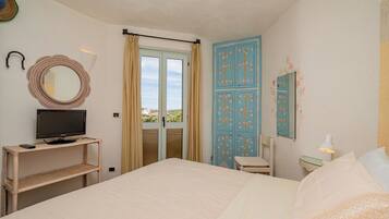 Huoneisto, parveke | 2 makuuhuonetta, silitysrauta/-lauta, vuodevaatteet