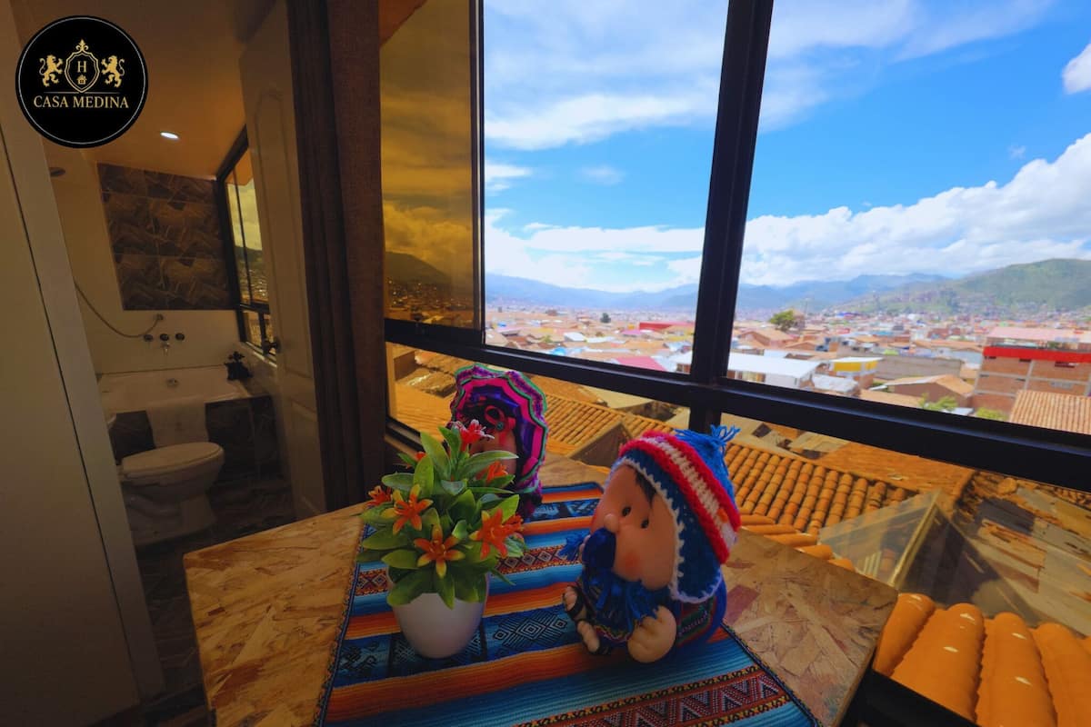 Habitación Deluxe, 1 habitación, para no fumadores, baño privado | Ropa de cama hipoalergénica, edredón, cortinas blackout y wifi gratis