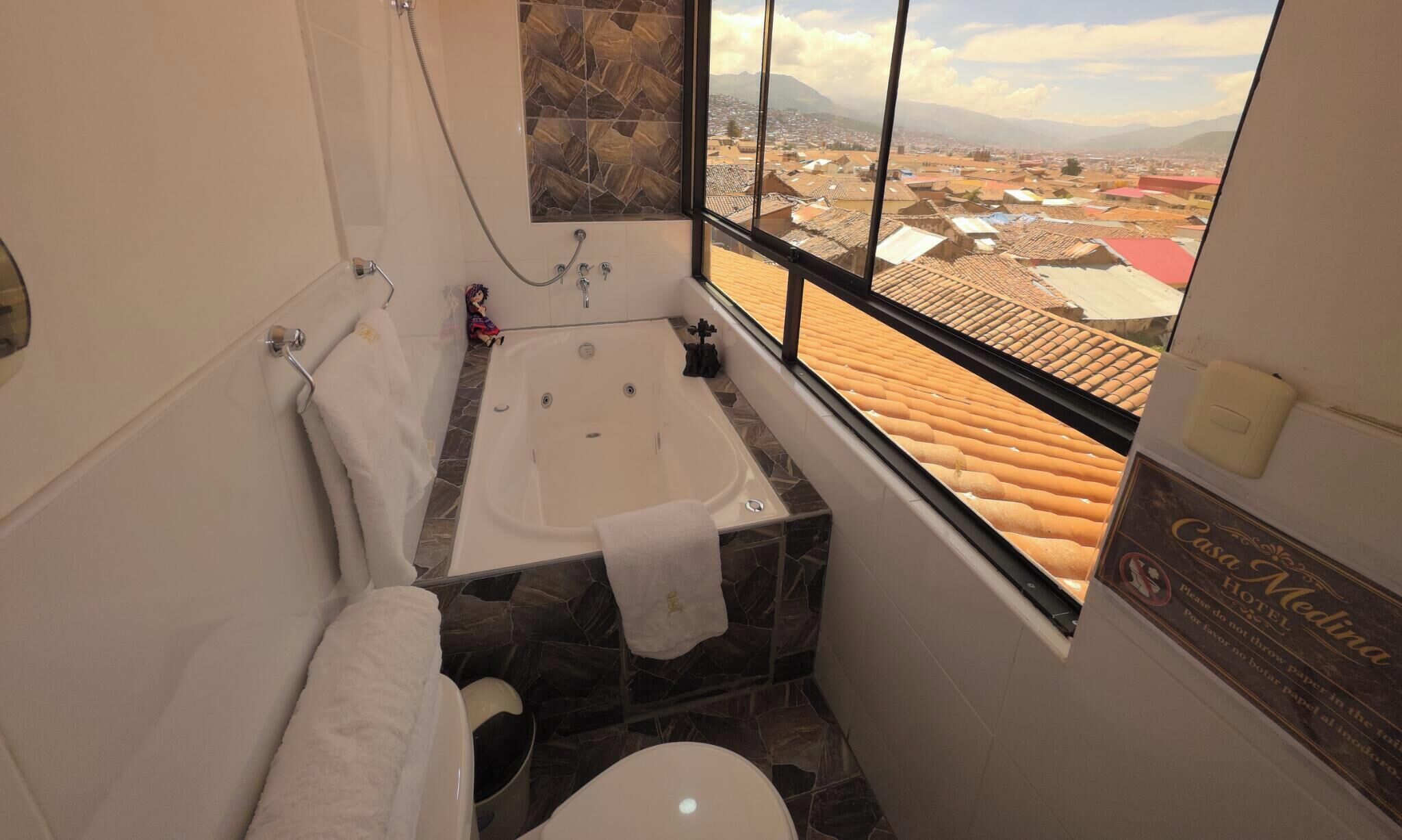 Sabun dan tisu toilet