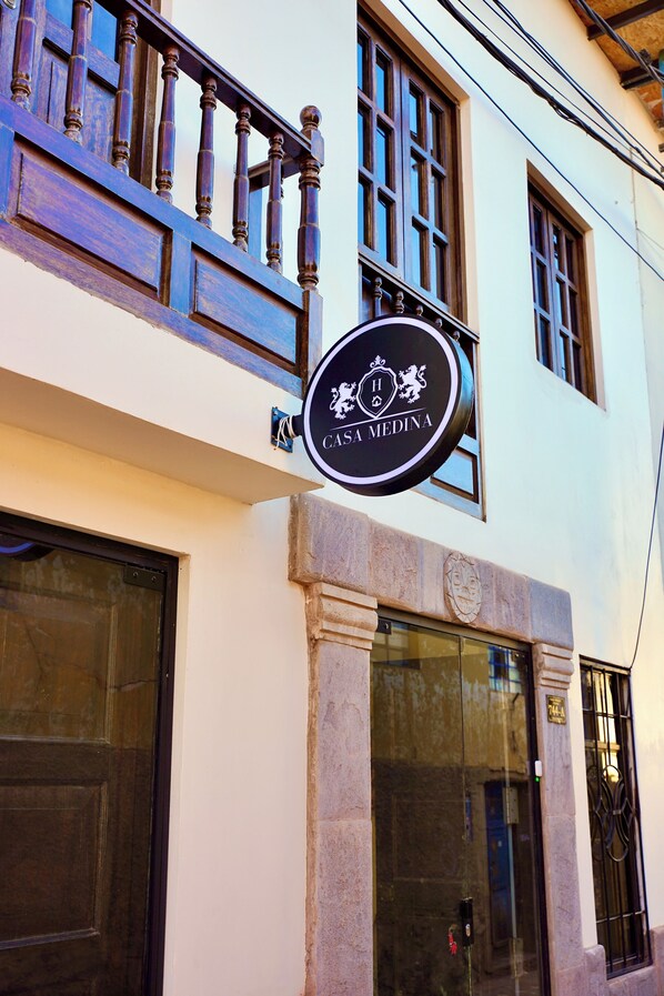 Property entrance - Casa Medina Hostal (Cusco)