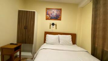 Standard Single Room, 1 Large Single Bed, Non Smoking, Ensuite | Hypo-allergenic bedding, down duvets, blackout curtains, free WiFi