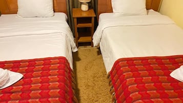 Business Room, 1 Bedroom, Non Smoking, Private Bathroom | Hypo-allergenic bedding, down comforters, blackout drapes, free WiFi