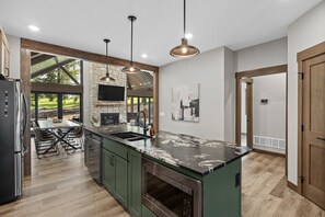 Fridge, microwave, oven, stovetop - Spacious 6-bedroom house in Powder House with Theater Room, Hot Tub, Paved Roads (Lead)