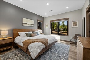 6 bedrooms, iron/ironing board, WiFi, bed sheets