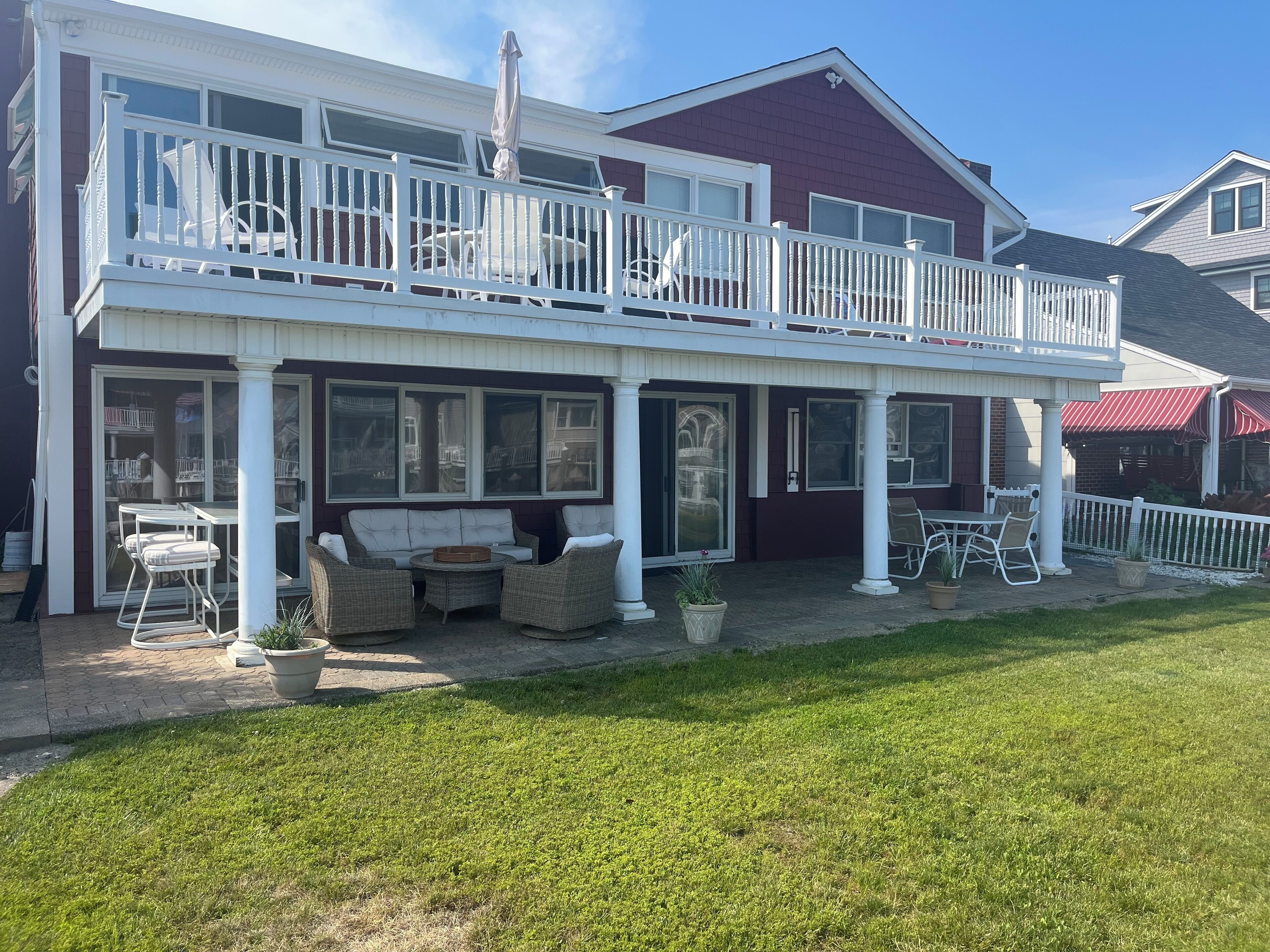 Bayfront with Boat slip just minutes from beach 