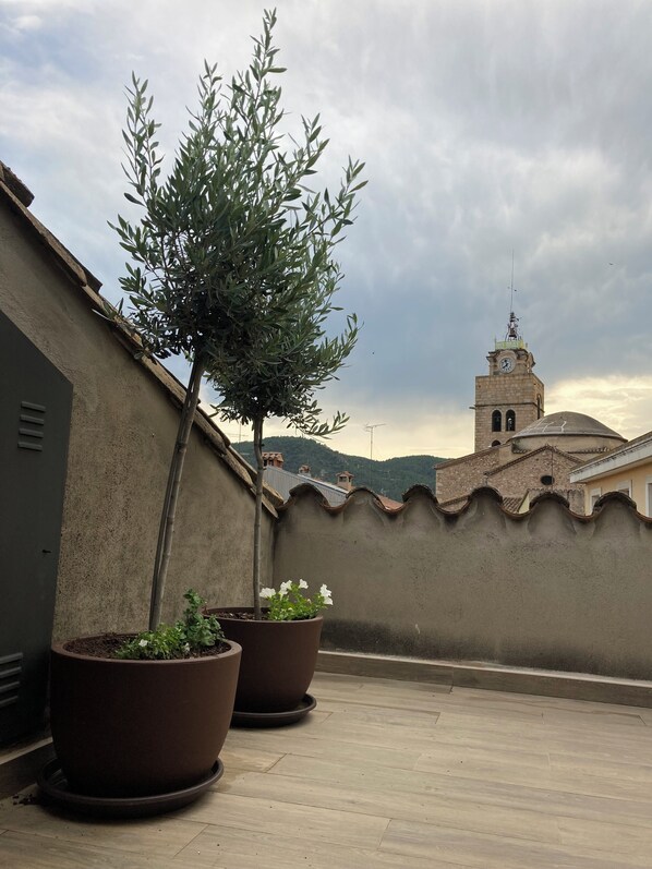 Property grounds - Apartment with two magnificent terraces for 2-3 people (Santa Coloma de Farners)