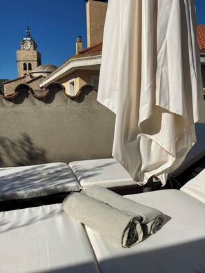 Property grounds - Apartment with two magnificent terraces for 2-3 people (Santa Coloma de Farners)