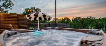 Sleeps 37 | Lakefront Compound w/ 3 Homes + Pool