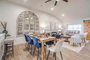 Dining - Lake Retreat w/ 3 Homes, Sleeps 37, Hot Tubs, Sauna, Golf, Amenities Galore! (Granbury)