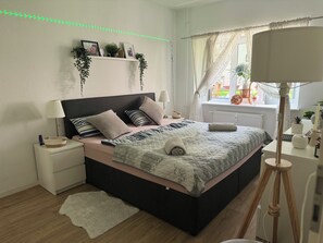 2 chambres, fer et planche à repasser, Wi-Fi, draps fournis