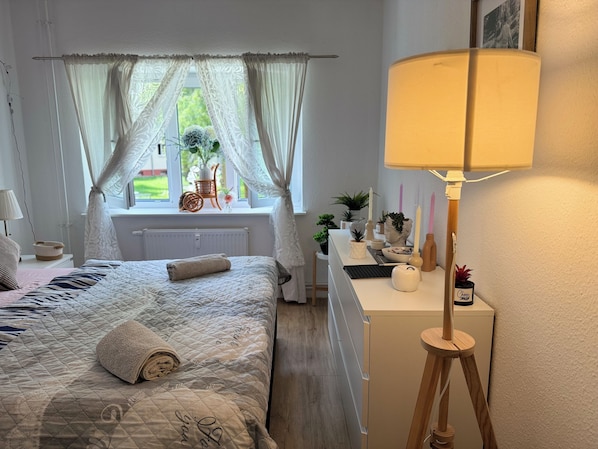 2 chambres, fer et planche à repasser, Wi-Fi, draps fournis