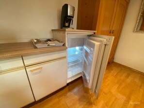 Zimmer, 1 Schlafzimmer, Balkon | Eigene Küche