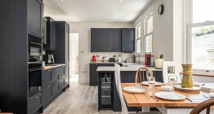 Large Period House with Garden near Peckham London - Pass the Keys