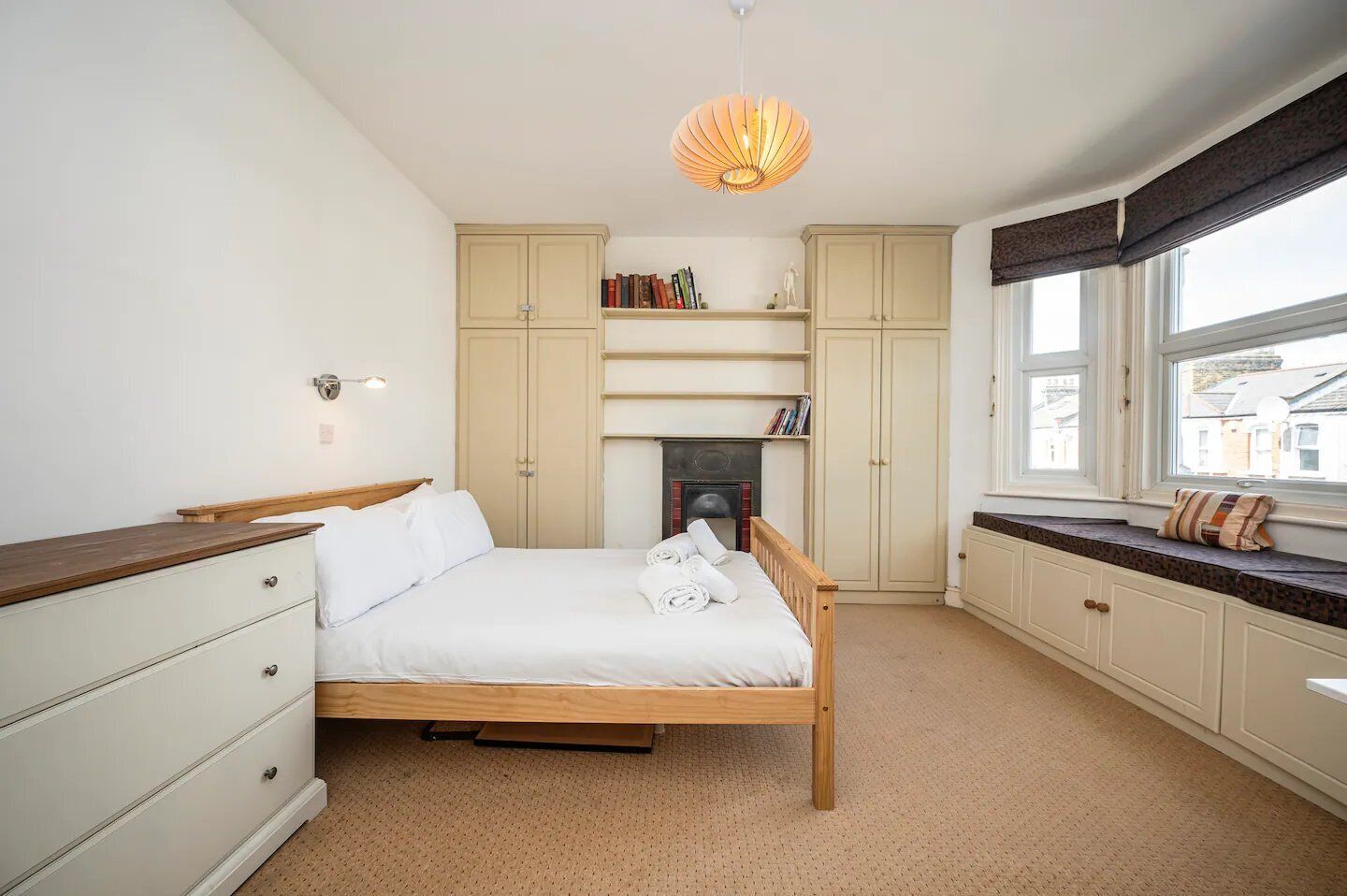 3 bedrooms, desk, iron/ironing board, free WiFi