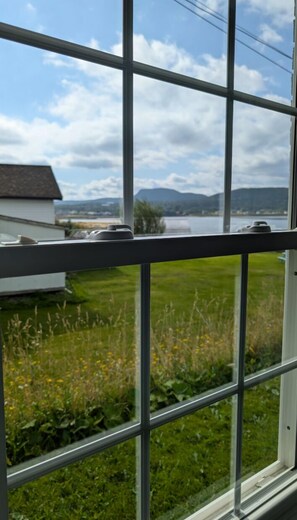 Room | Beach/ocean view - The Candlelight Inn (Rocky Harbour)