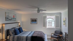 Room | Egyptian cotton sheets, premium bedding, soundproofing, free WiFi - The Candlelight Inn (Rocky Harbour)